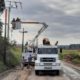 Cermoful desloca rede energizada para pavimentação de rua em Criciúma