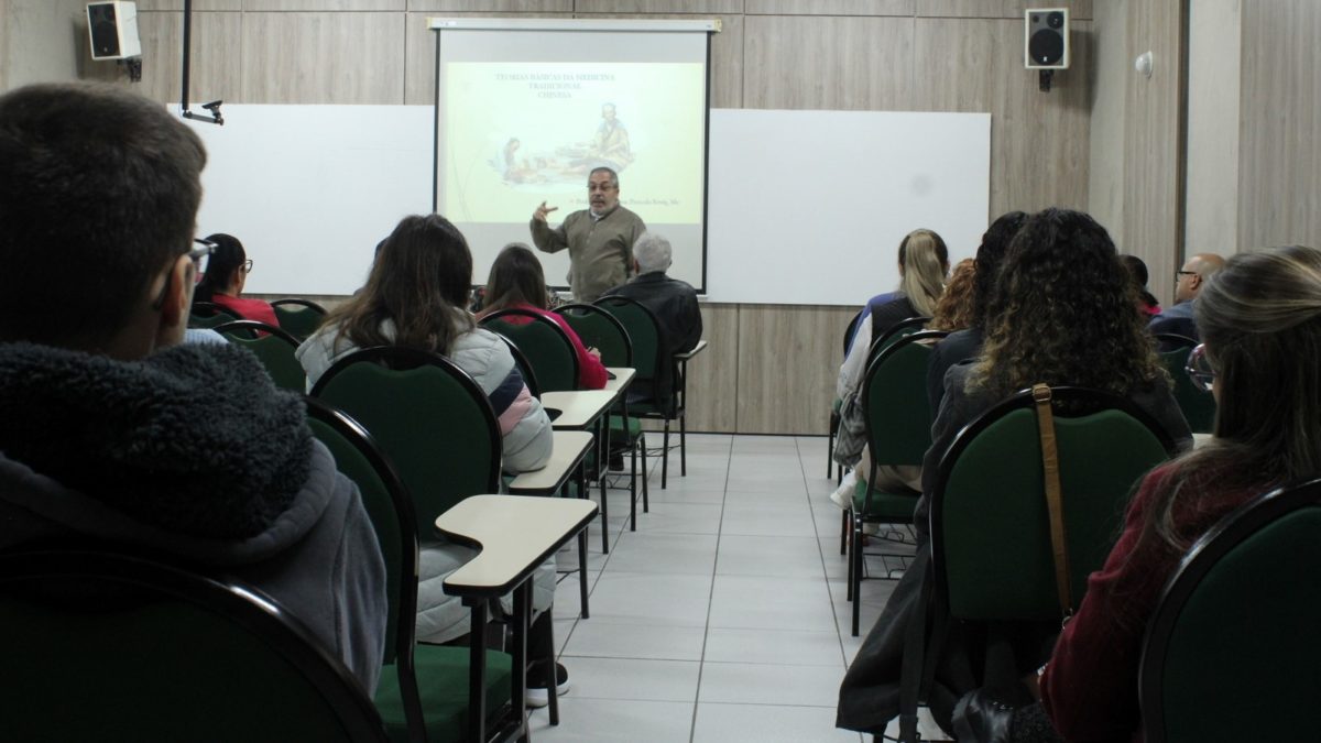 Unesc inicia pós-graduação em Acupuntura