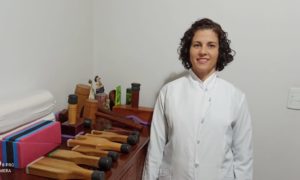 New Seitai: técnica japonesa que alivia dores no corpo com martelo de madeira