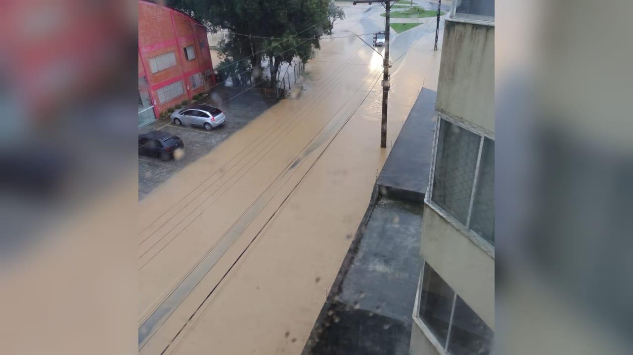 Chuva já causa alagamentos em Morro da Fumaça