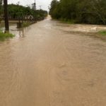 Motoristas precisam redobrar a atenção devido a alagamentos