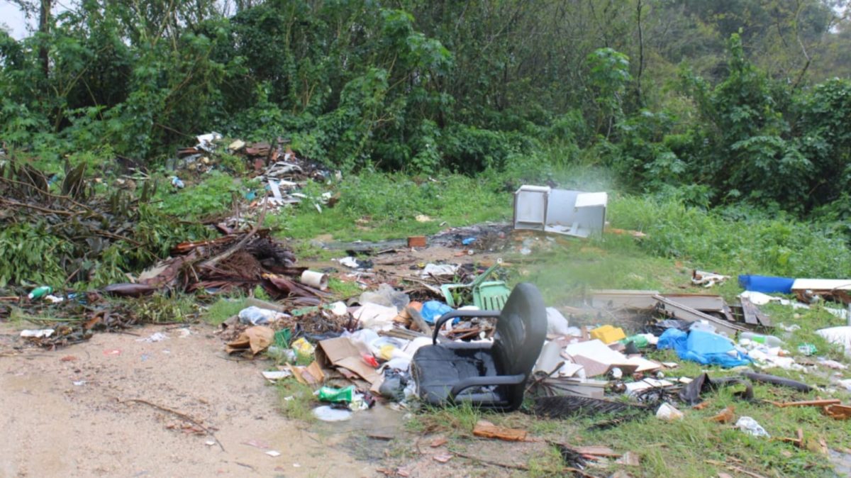 Fumaf flagra descarte irregular de lixo em Morro da Fumaça e conscientiza moradores