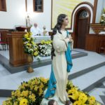 Fiéis celebram o dia de Nossa Senhora da Glória