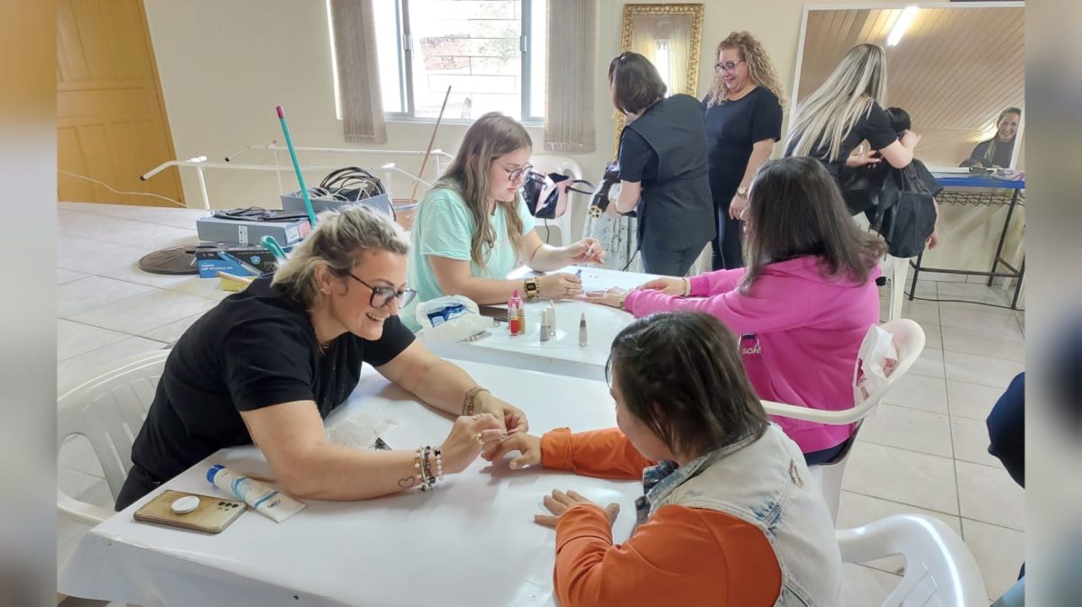 Alunos da Apae recebem a “Tarde da Beleza”