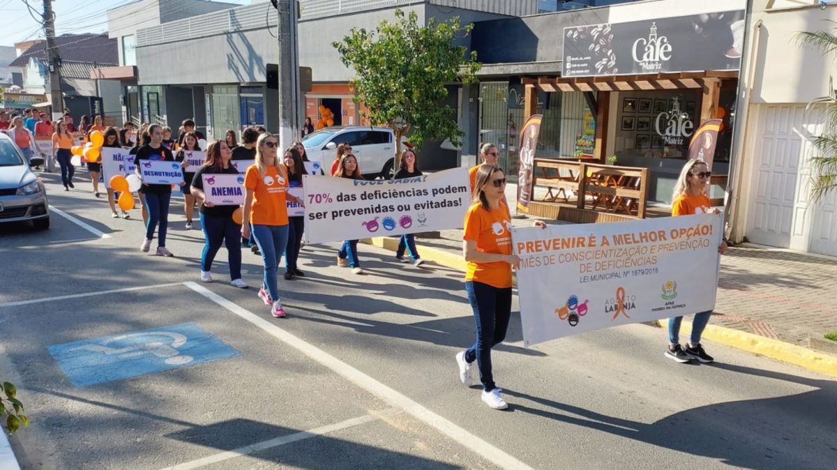 Caminhada Laranja marca o fim do mês dedicado à prevenção de deficiências em Morro da Fumaça