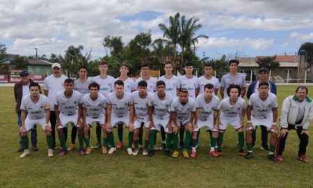 Sub-18 do Rui Barbosa vence e fica perto da semifinal da Larm