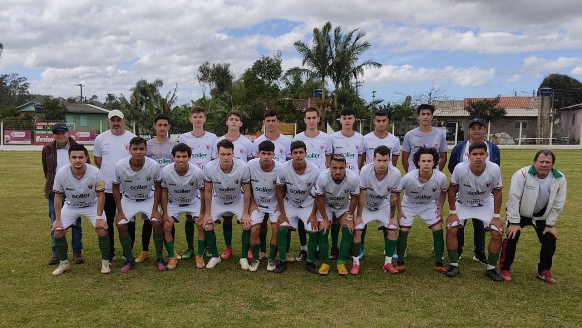 Sub-18 do Rui Barbosa vence e fica perto da semifinal da Larm