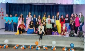 Apresentações e homenagens marcam a primeira noite da Feira do Livro e Cultural