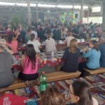 Centenas de pessoas participam de almoço beneficente no Balneário Esplanada