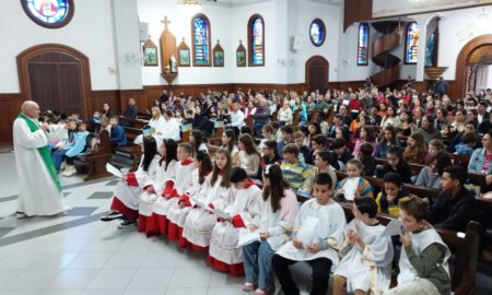 Igreja lotada para a 10ª edição da Missa das Crianças