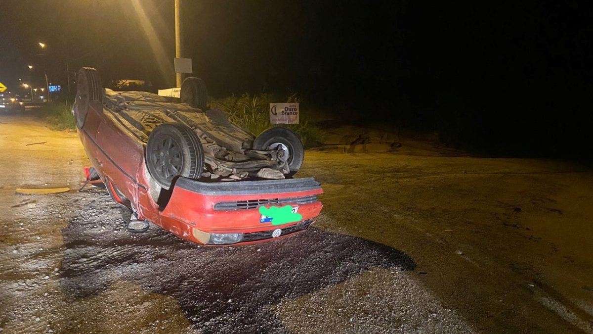 Acidente com capotamento é registrado na Rodovia Genésio Mazon