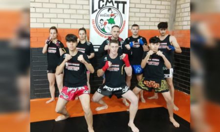 Atletas da Academia Defarias Team Muaythai recebem graduação