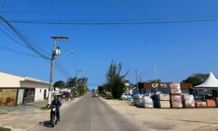 Moradores do Balneário Esplanada entregam abaixo-assinado pedindo melhorias na iluminação pública