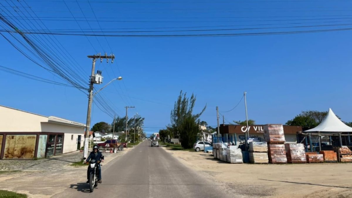 Moradores do Balneário Esplanada entregam abaixo-assinado pedindo melhorias na iluminação pública