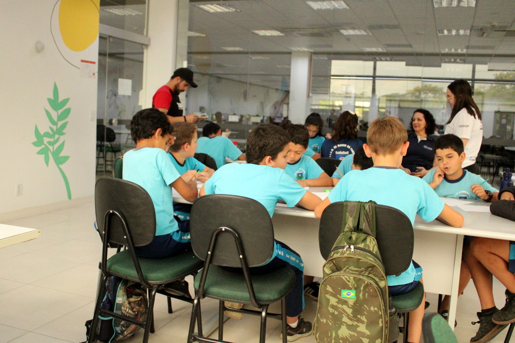 Estudantes de Morro da Fumaça participam de oficinas e contações de histórias na Biblioteca Central Professor Eurico Back