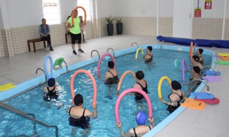 Piscina hidroterápica recebe a primeira aula em Morro da Fumaça