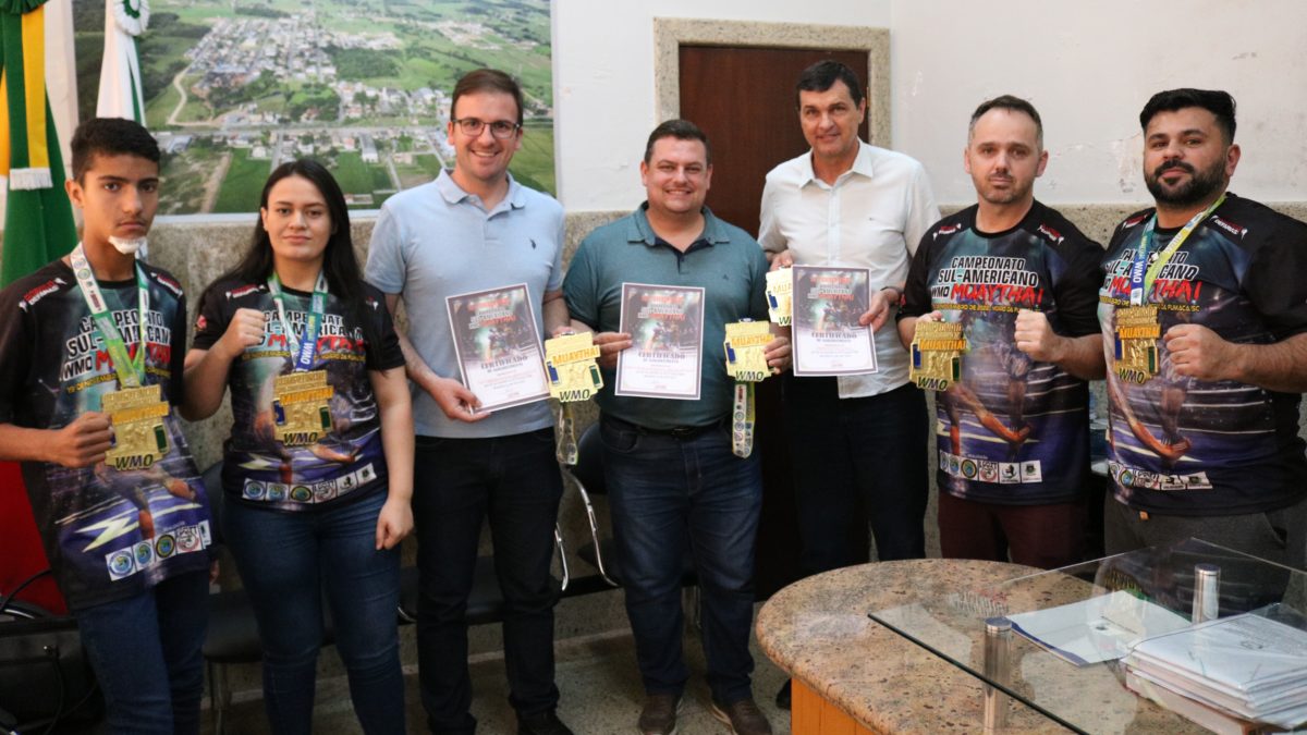 Gestores municipais recebem atletas fumacenses de muaythai