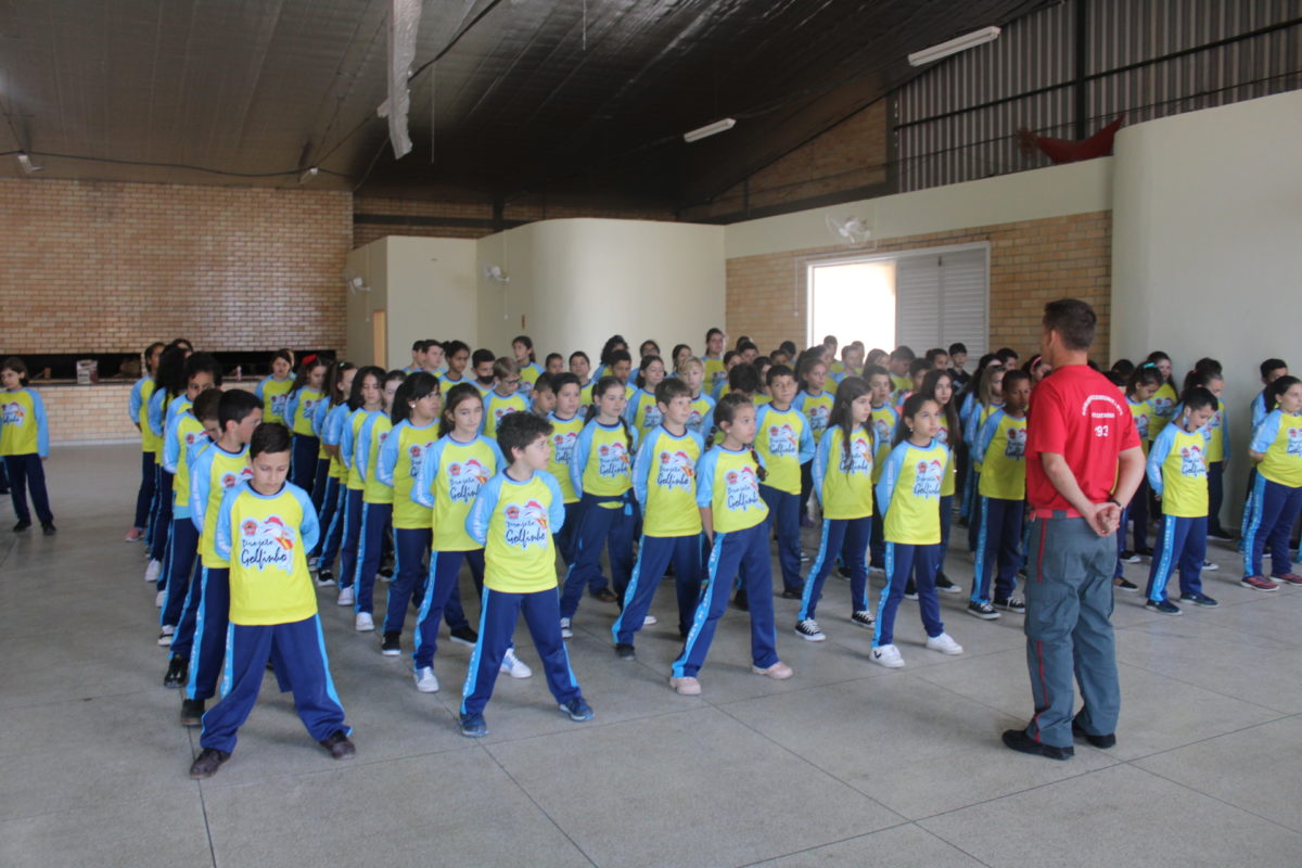 Estudantes de Morro da Fumaça recebem certificação do Projeto Golfinho