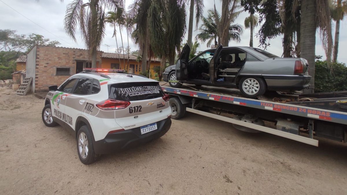 Polícia Militar de Morro da Fumaça apreende objetos furtados após abordar veículo em fuga