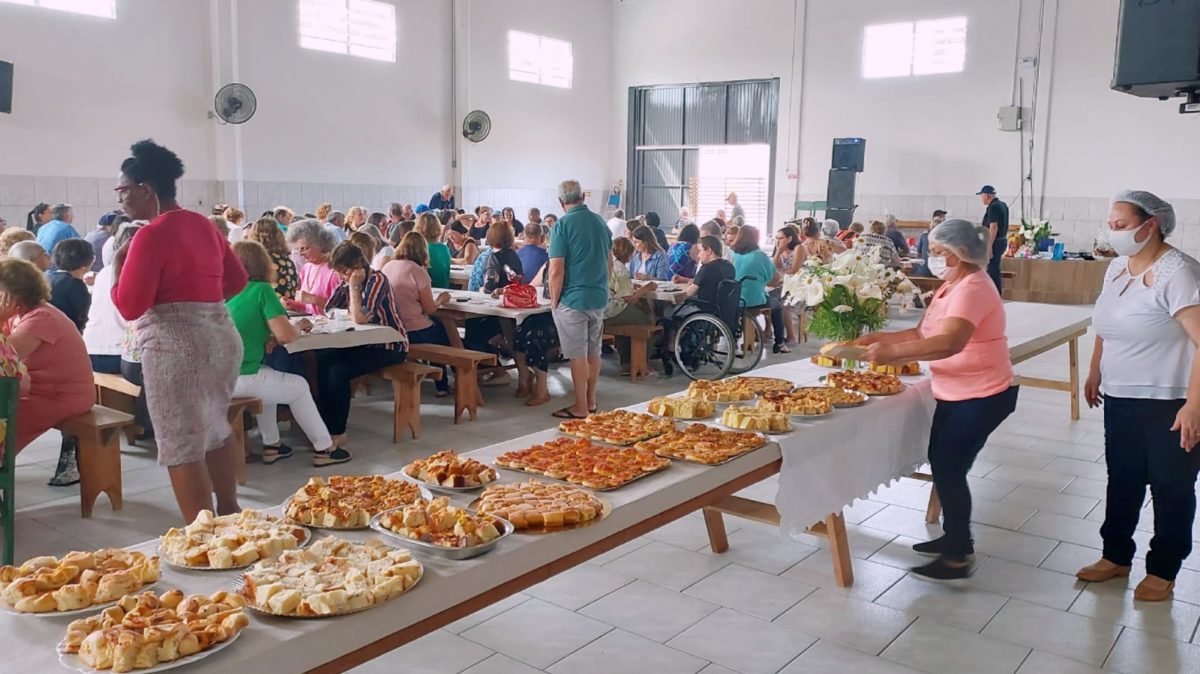 Confraternização marca evento da Associação dos Aposentados de Morro da Fumaça