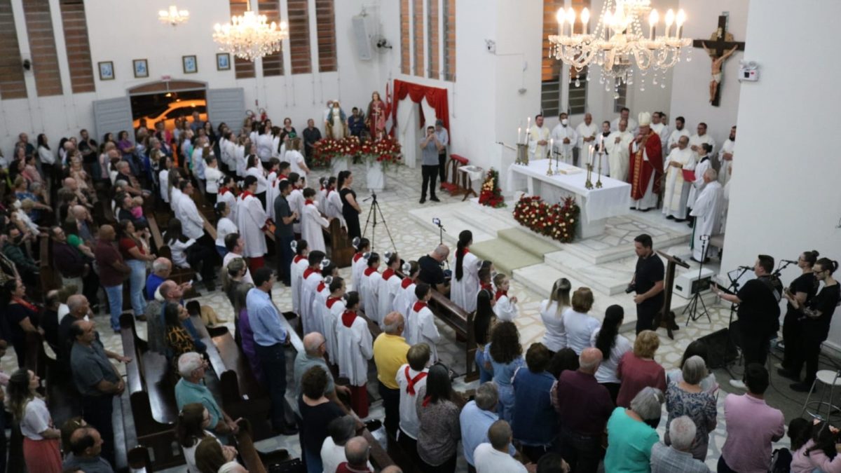 Bispo instala Paróquia Santa Catarina de Alexandria em Estação Cocal