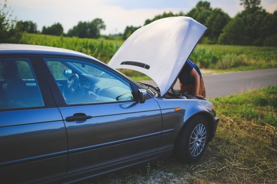 Casal que perdeu 3 dias de férias por pane em carro alugado será indenizado por locadora