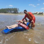 Projeto Praia Acessível leva alunos da Apae de Morro da Fumaça à praia