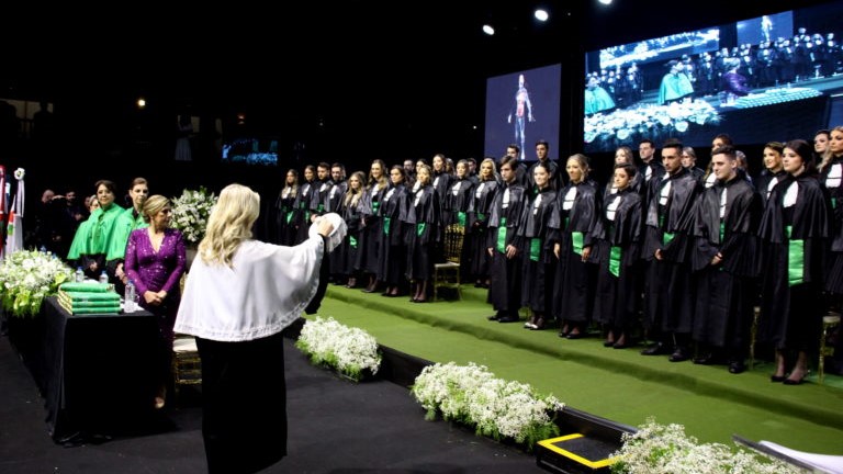 Emoção marca formaturas de Medicina e Odontologia da Unesc