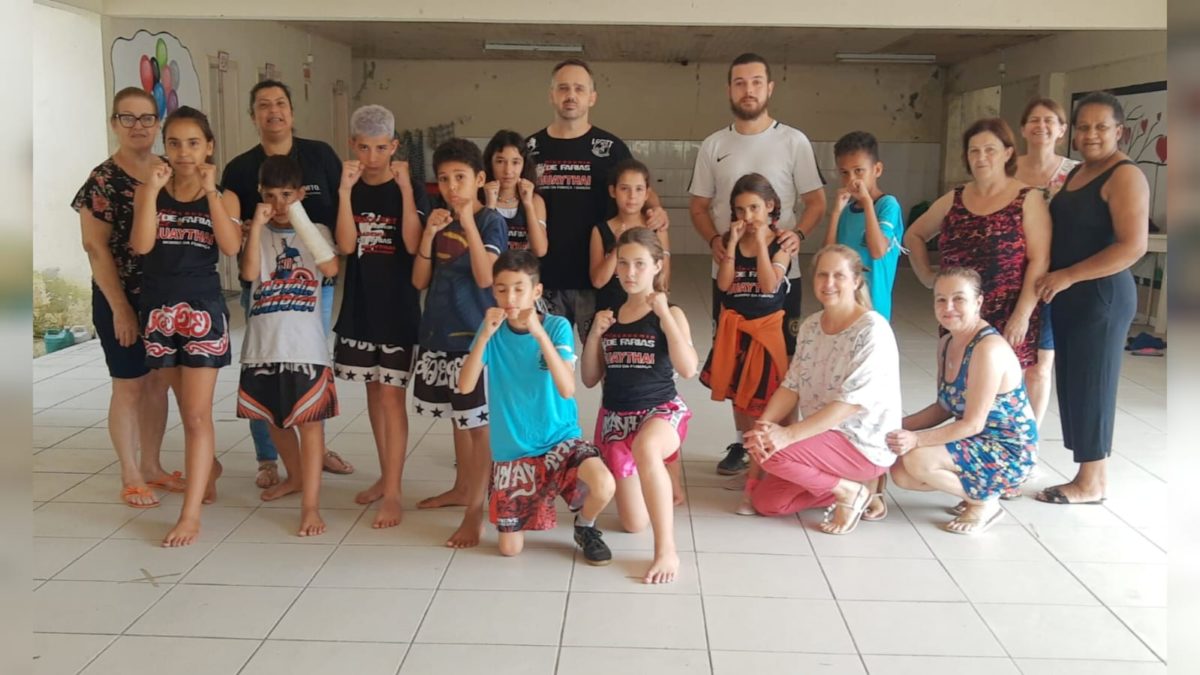 Alunos do Centro de Convivência recebem formação de Muaythai