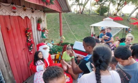 Famílias prestigiam abertura de Natal em Estação Cocal