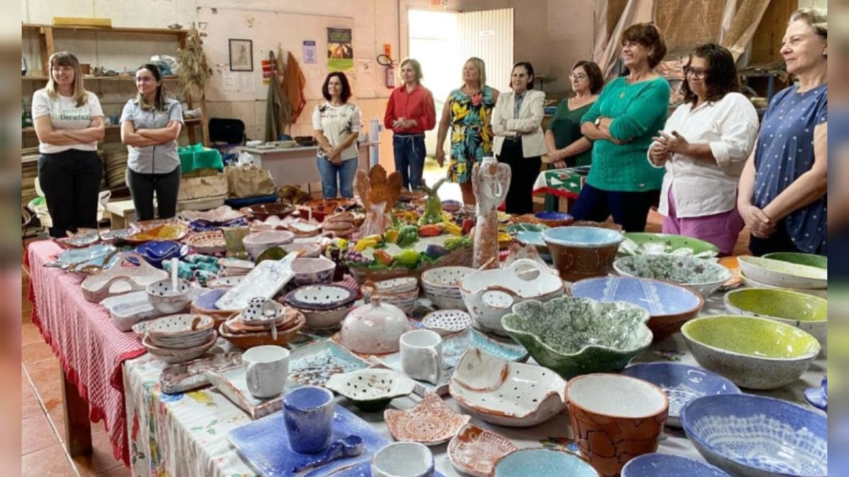 Curso de Cerâmica Artística encerra com exposição de trabalhos