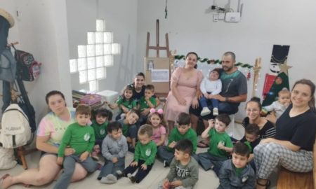 Centro de Educação Infantil Sons do Verde entrega doações de Árvore Solidária