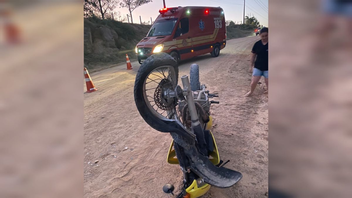 Bombeiros de Morro da Fumaça atendem colisão entre carro e moto