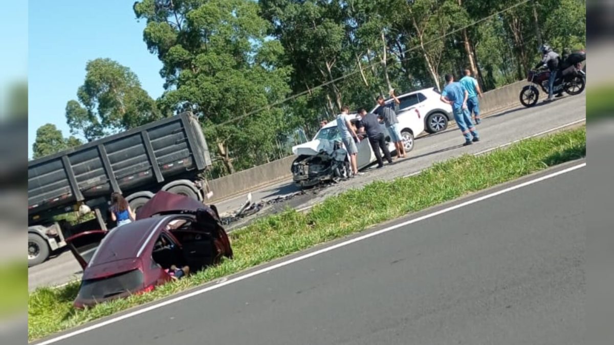 Acidente na BR-101 causa congestionamento no retorno do Balneário Esplanada