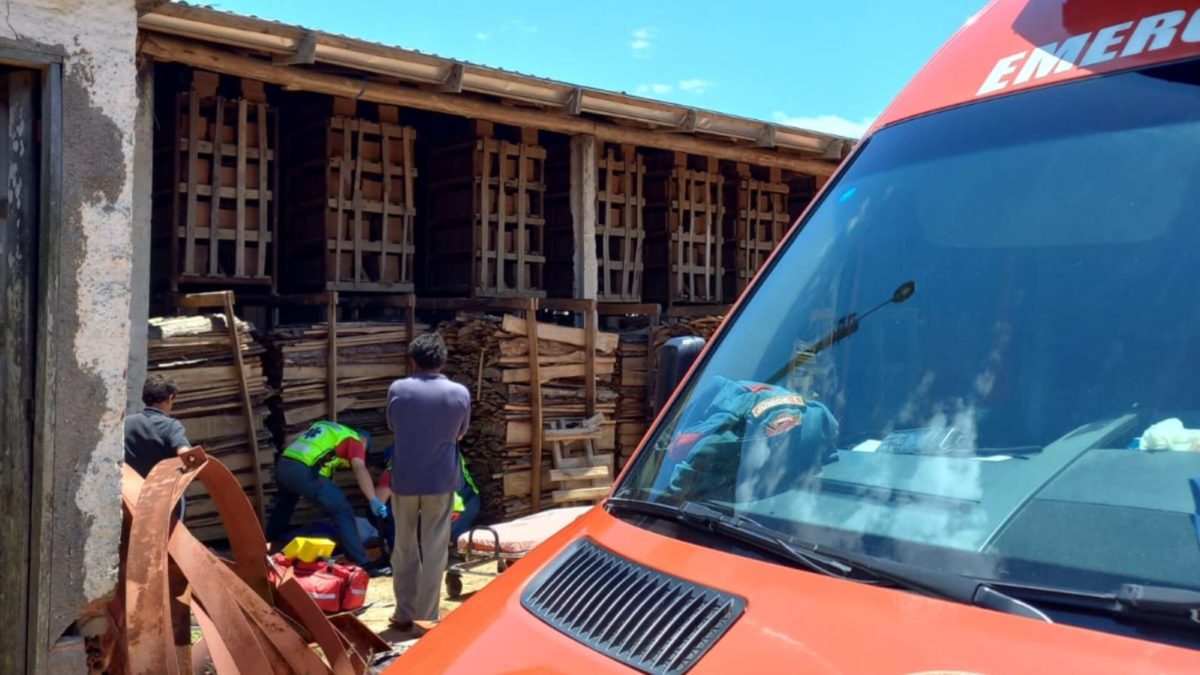 Homem cai de telhado de olaria em Morro da Fumaça