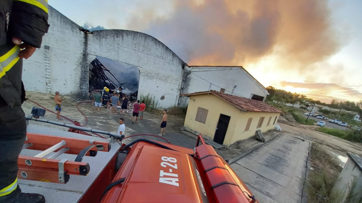 Bombeiros de Morro da Fumaça prestam apoio a ocorrência em Sangão