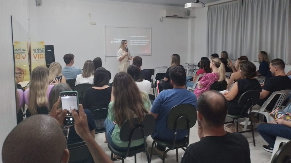 Primeira noite do Workshop promovido pela Associação Empresarial reúne bom público