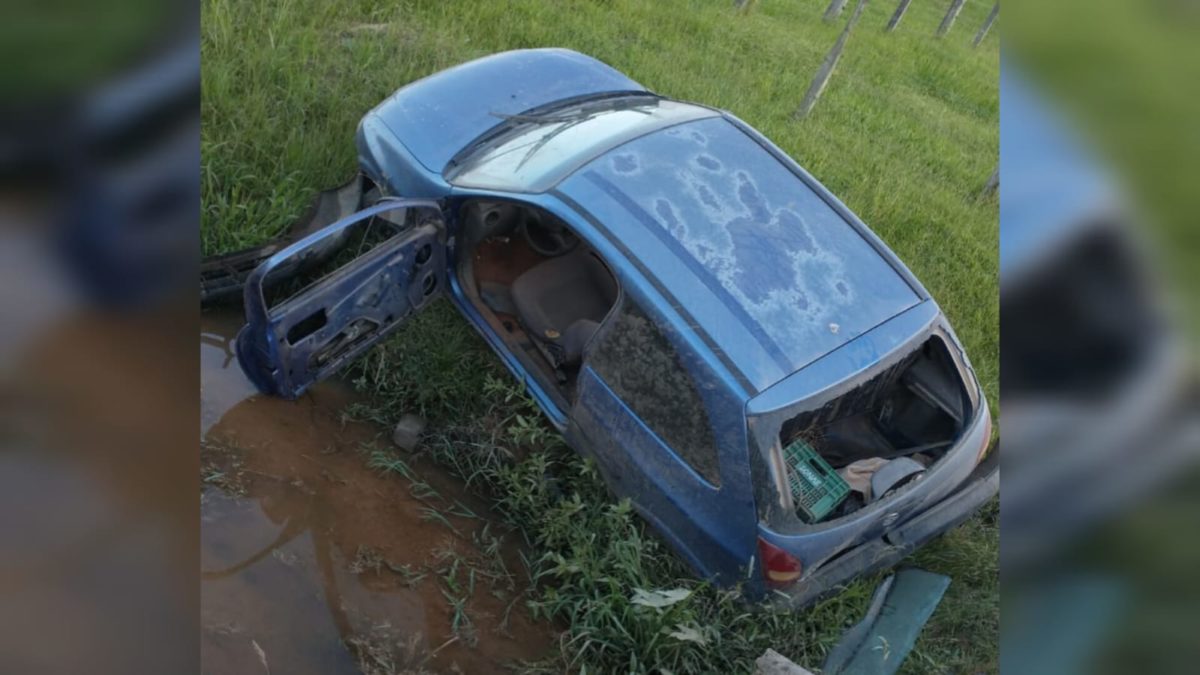 Veículo sai da pista na Rodovia Tranquilo Sartor