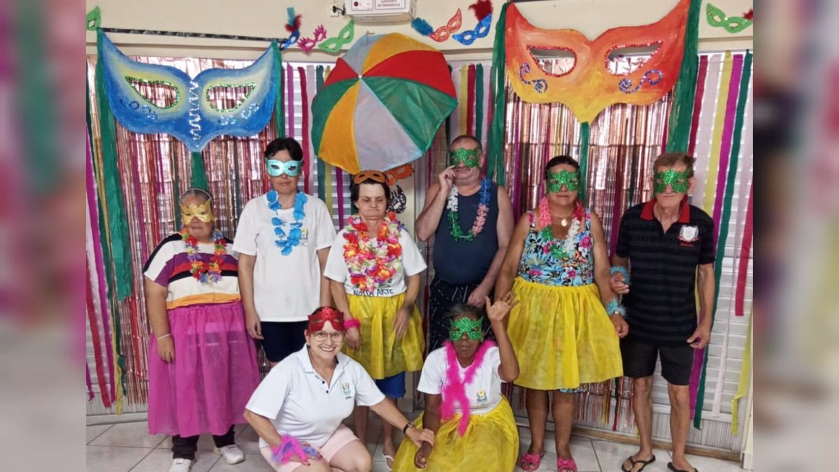 Apae Folia movimenta educandos e professores