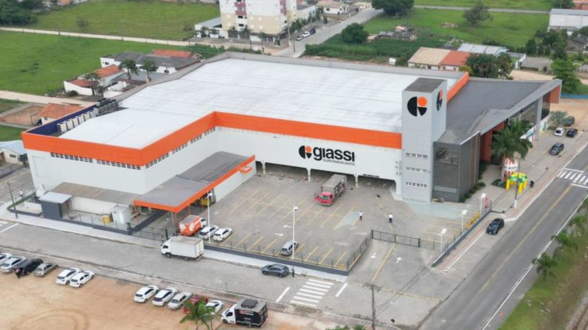 Giassi de Morro da Fumaça amplia horário de atendimento e abre novas vagas de emprego