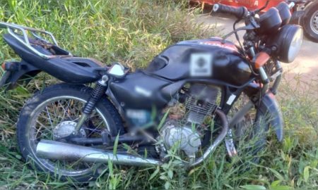 Adolescente sem CNH sofre acidente de moto no Bairro Barracão