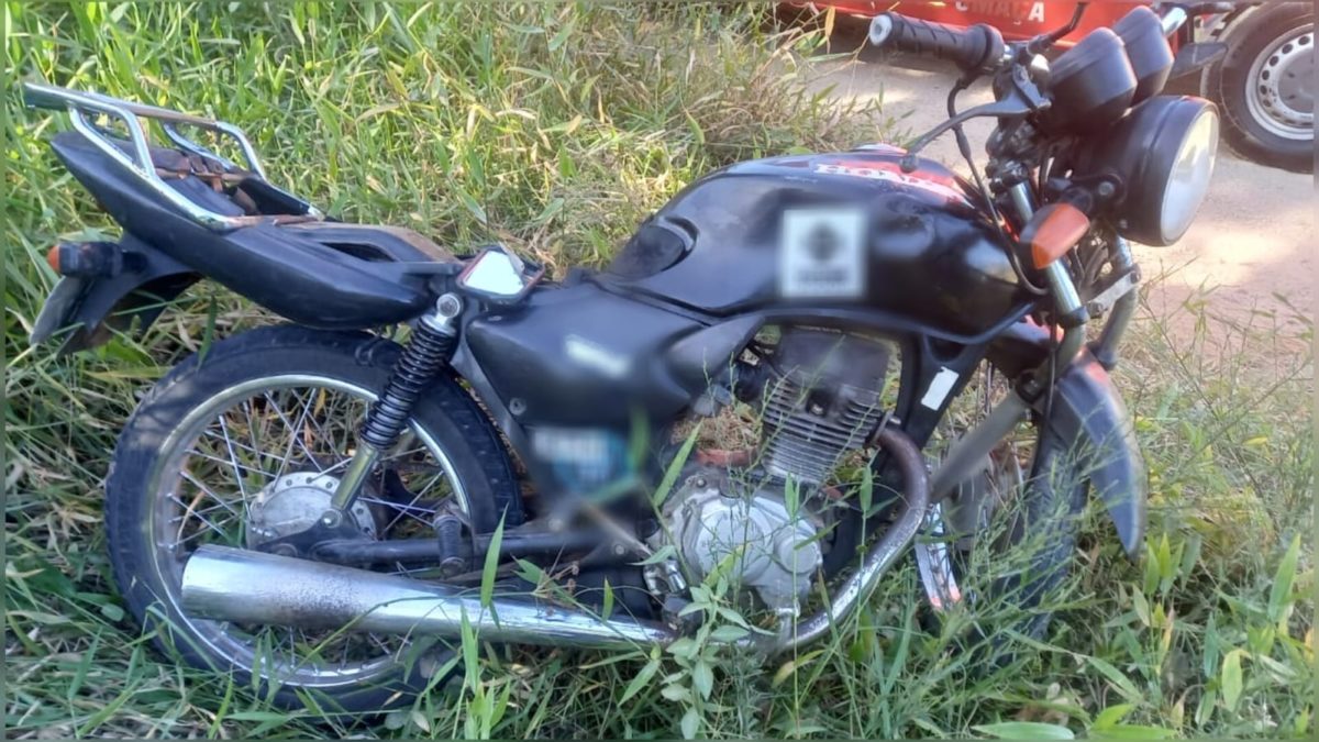 Adolescente sem CNH sofre acidente de moto no Bairro Barracão
