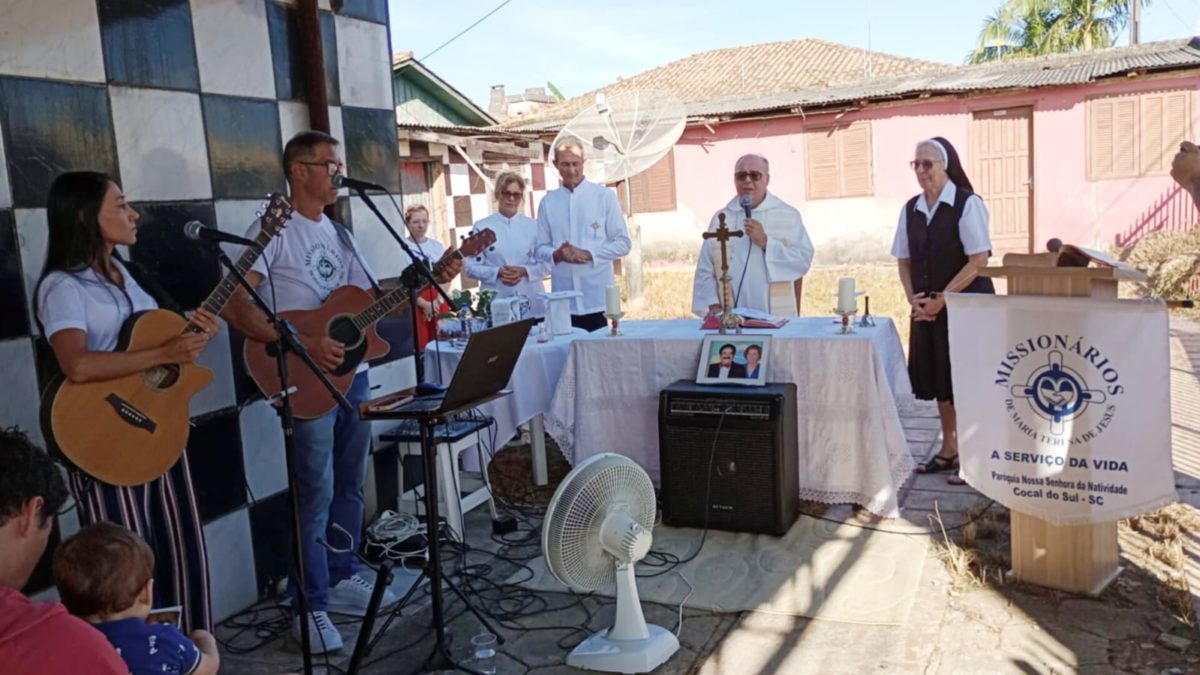 Missa celebra despedida da imagem de Madre Tereza de Jesus da casa de Bigode