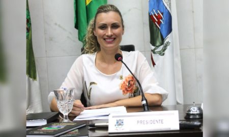 Vereadora Jorgia Guglielmi assume presidência da Sessão Ordinária na Câmara Municipal