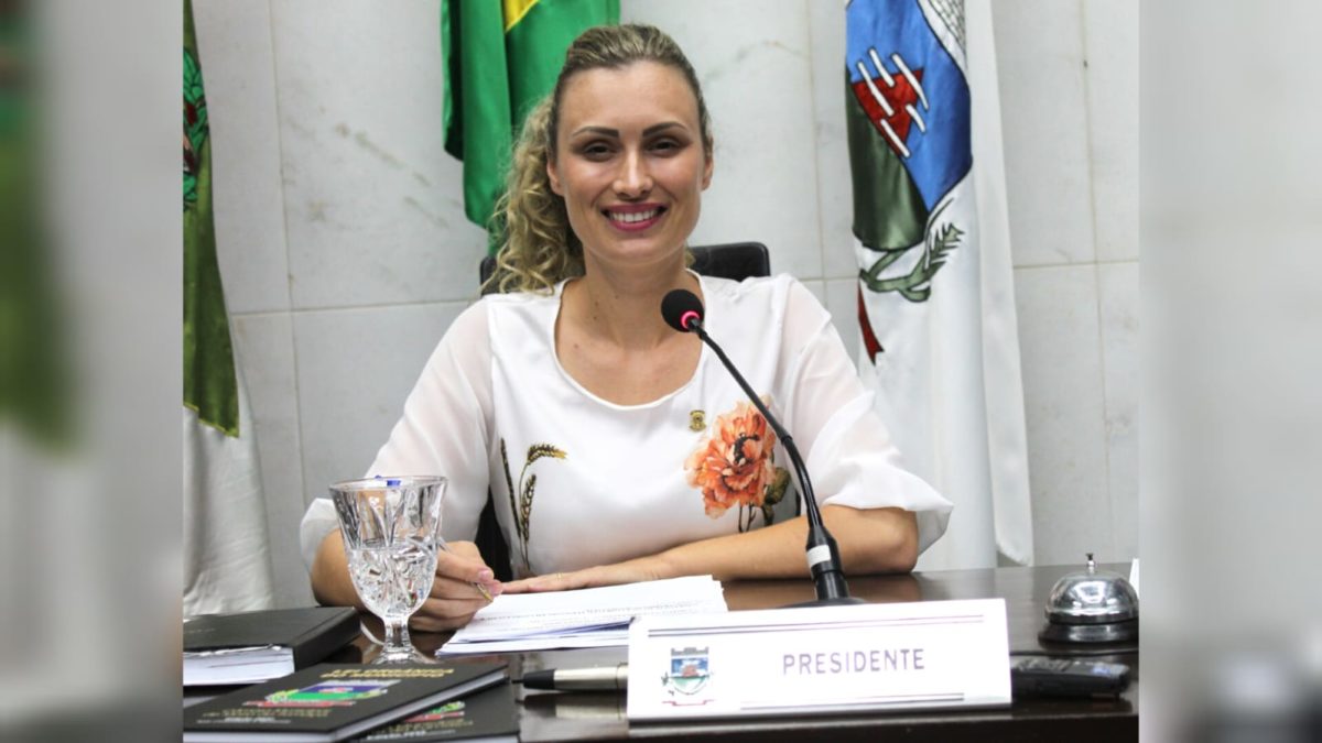 Vereadora Jorgia Guglielmi assume presidência da Sessão Ordinária na Câmara Municipal