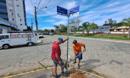 Novas placas de sinalização de trânsito são instaladas em Morro da Fumaça