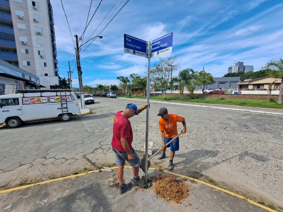 Novas placas de sinalização de trânsito são instaladas em Morro da Fumaça