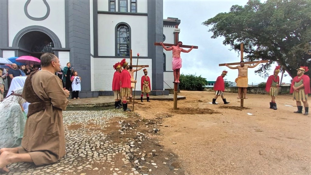 Procissão da Via Sacra marca Sexta-Feira da Paixão em Morro da Fumaça