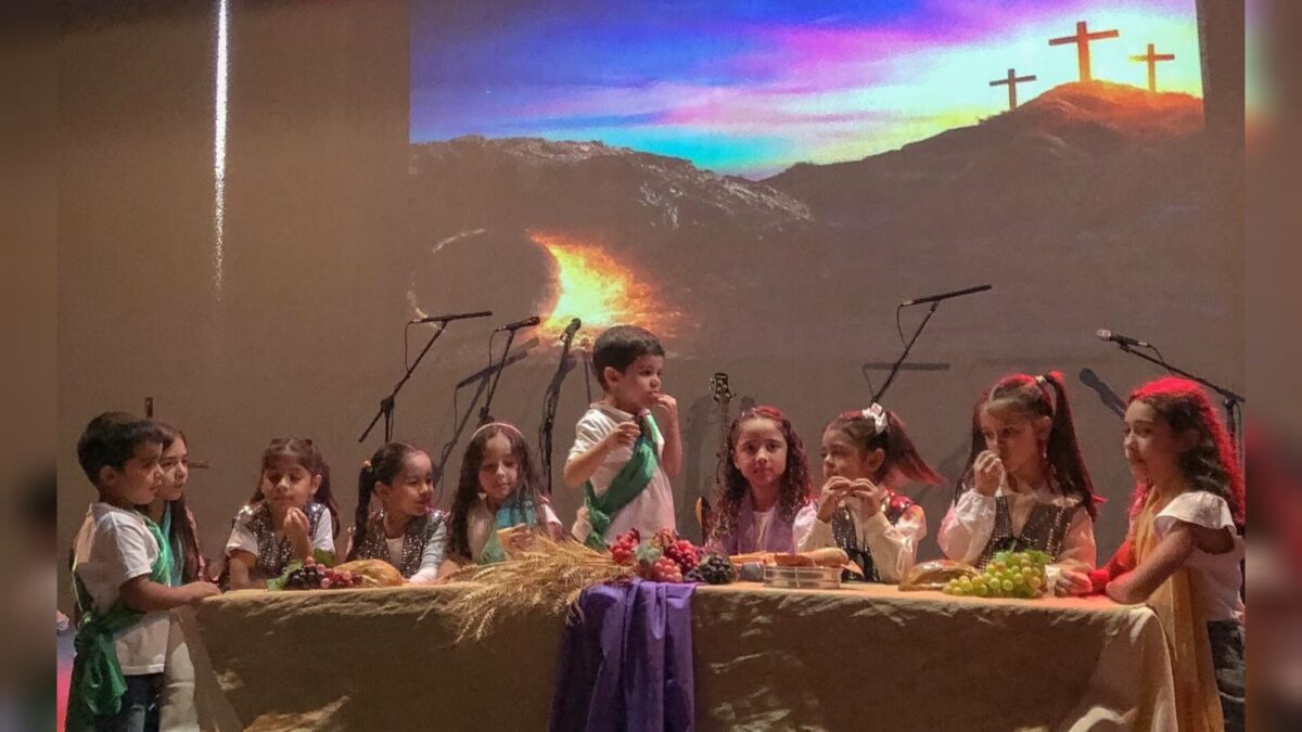 Encenação de Páscoa na Igreja do Evangelho Quadrangular emociona fiéis