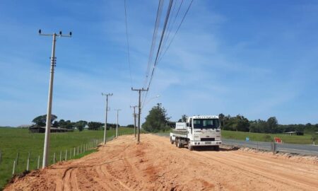 Cermoful desloca rede elétrica em obras da SC-442